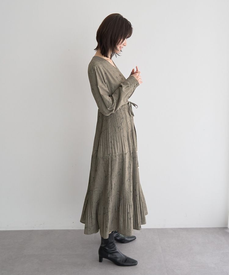 YECCA VECCA「ラインボタニカル柄プリーツワンピース」|ワンピース|