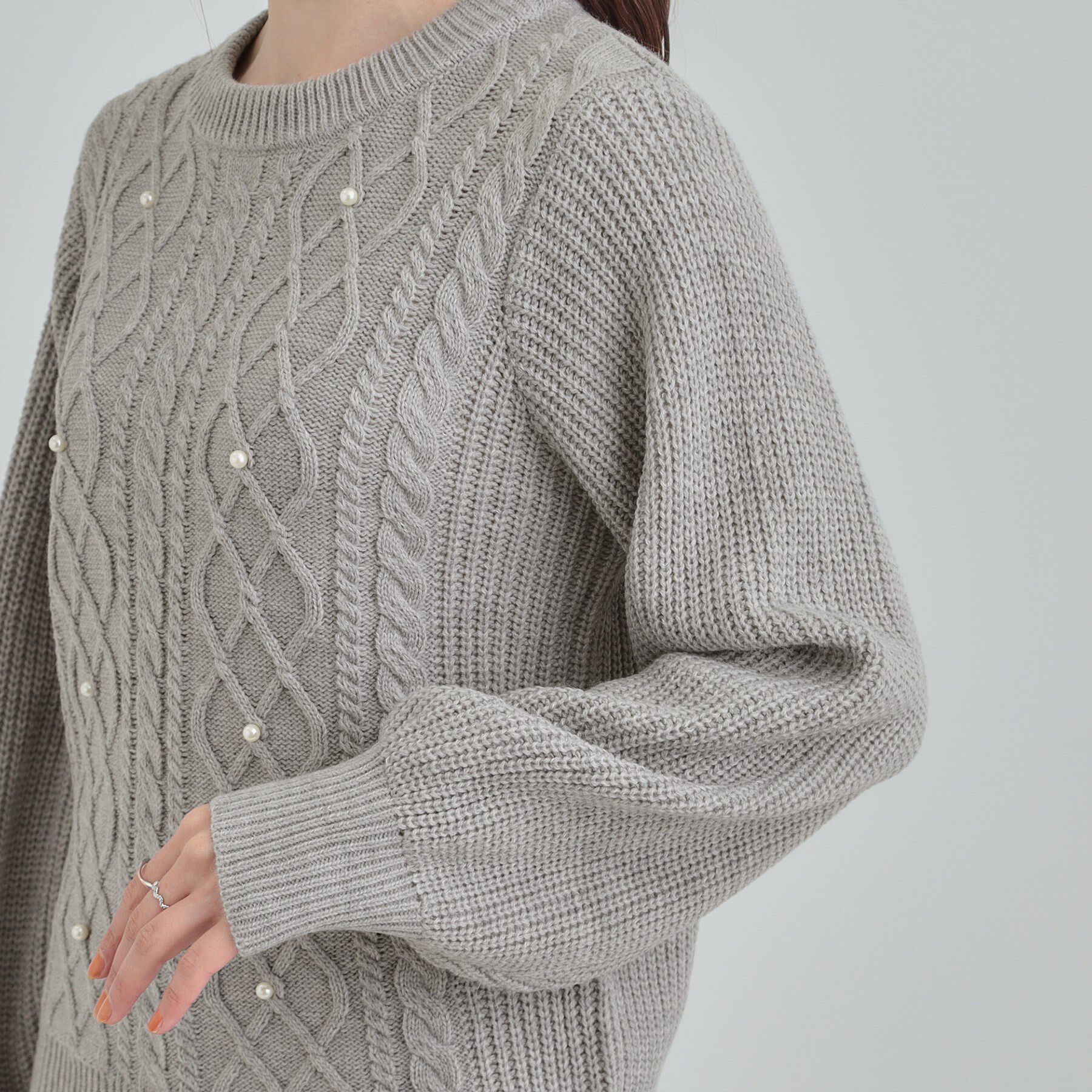SHOO･LA･RUE「【洗濯機可/S-LL】フェイクパールで上品見え ケーブルニット」|ニット・セーター|