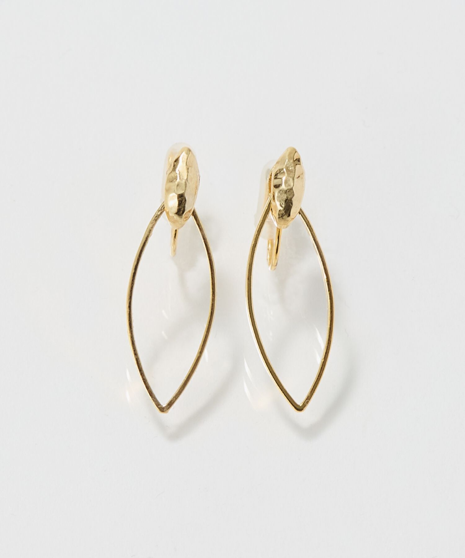 Phoebe「【痛くないシリーズ/金属アレルギー対応】マーキススウィングライトフィットイヤリング/ニッケルフリー」|イヤリング|