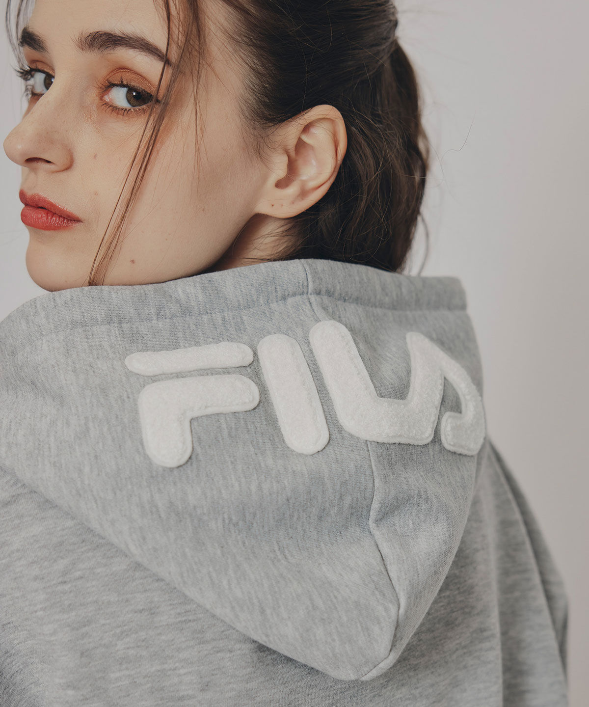 REDYAZEL「［FILA&times;REDYAZEL］サガラロゴコンパクトフーディ」|パーカー|