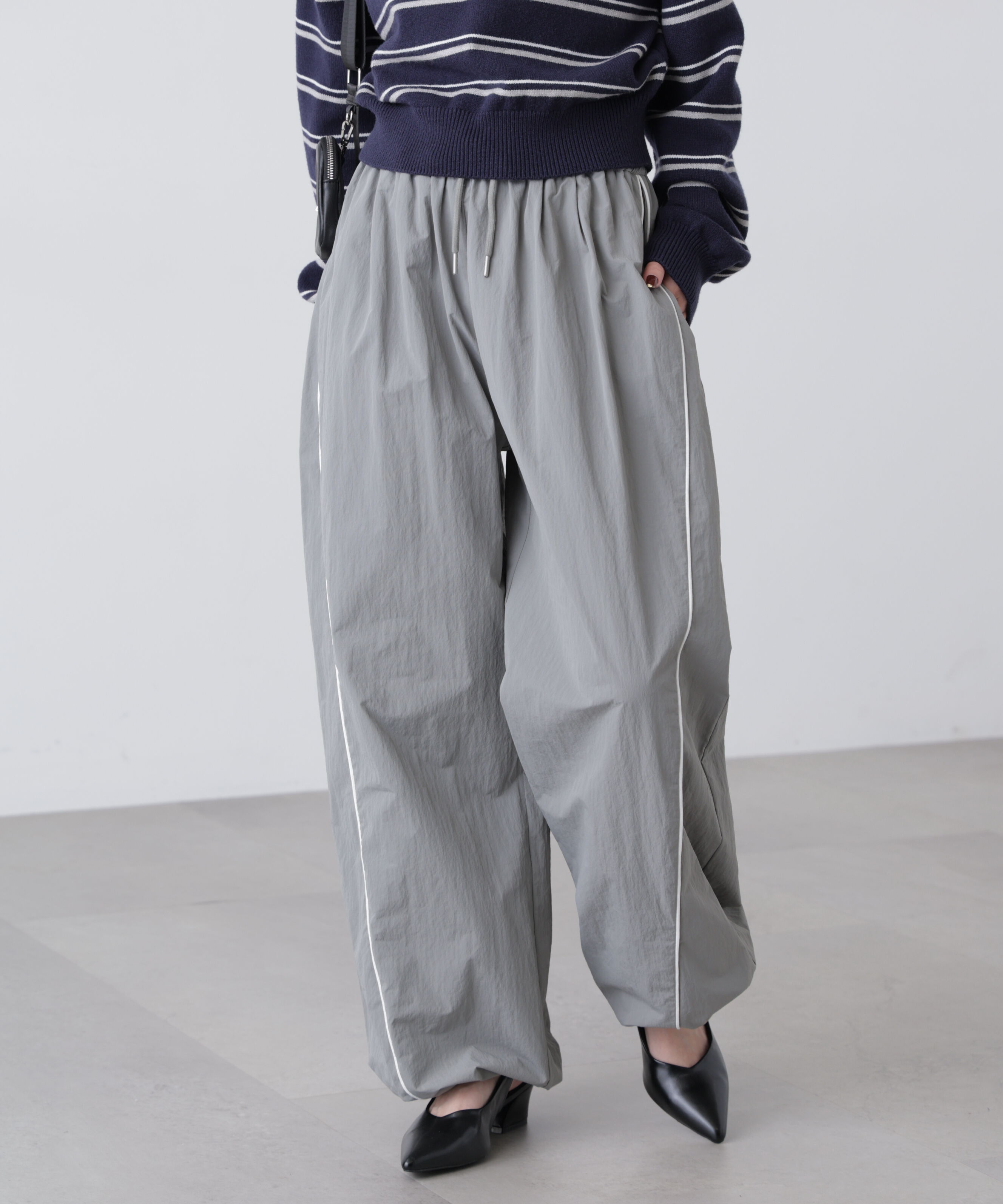  「サイドタック配色ラインナイロンパンツ」|その他|グレー