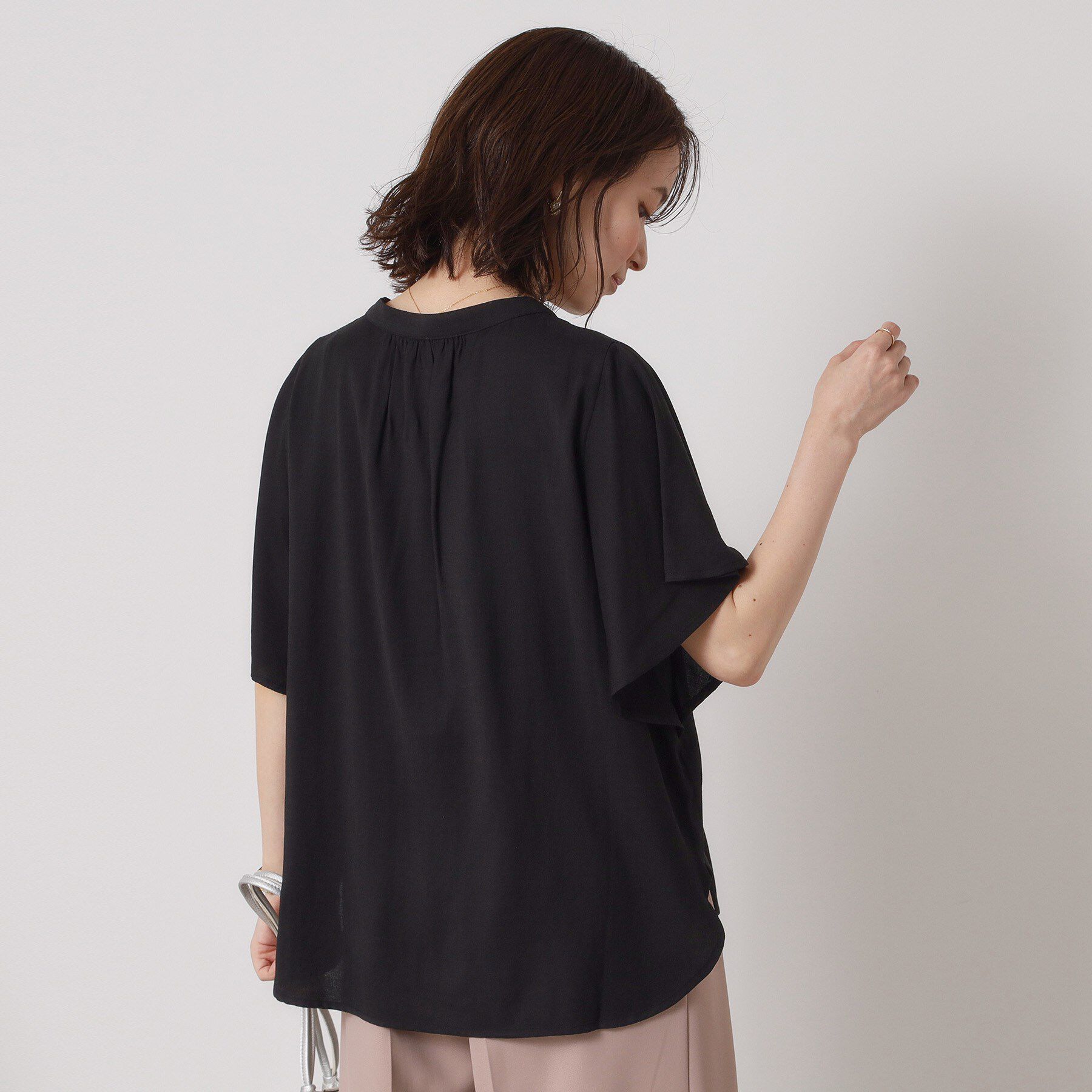 ITS&rsquo;DEMO「【接触冷感／羽織にも／手洗い可】強撚スラブフリル袖ブラウス」|シャツ・ブラウス|