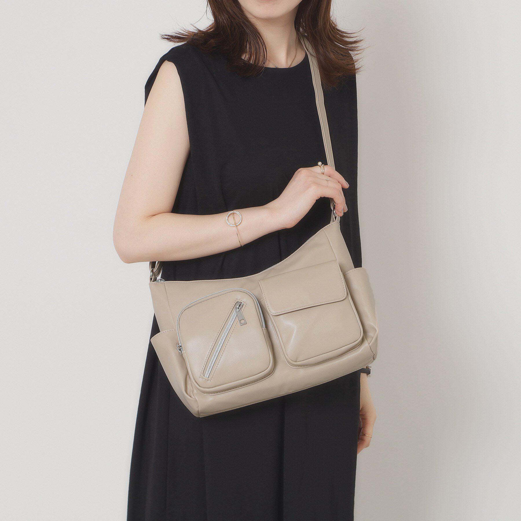 ITS&rsquo;DEMO「【8ポケット】アウトポケットショルダー」|ショルダー・メッセンジャー|グレージュ(050)