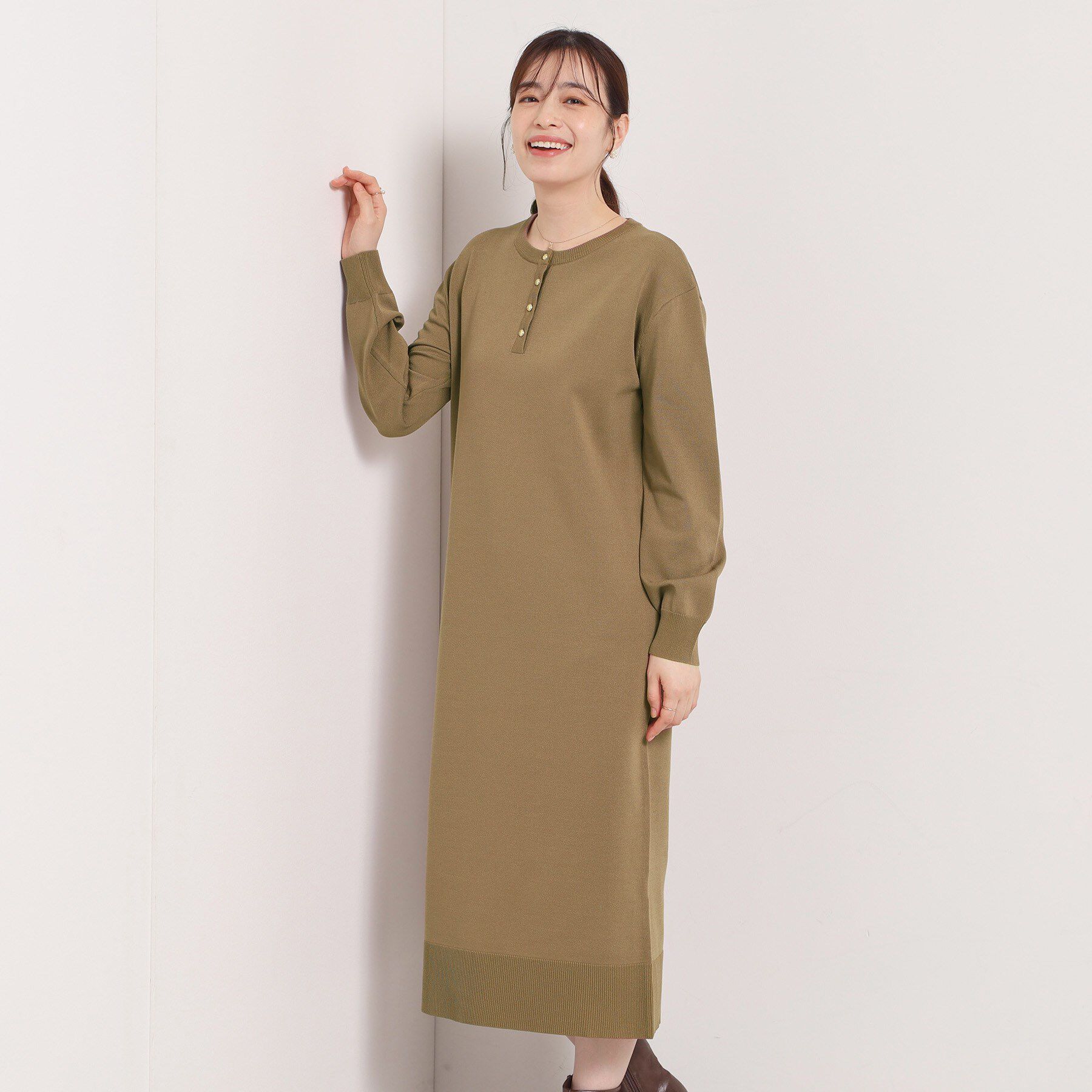ITS&rsquo;DEMO「【縮みに強い／洗濯機OK】ヘンリーネックニットワンピース」|ワンピース|モカブラウン(042