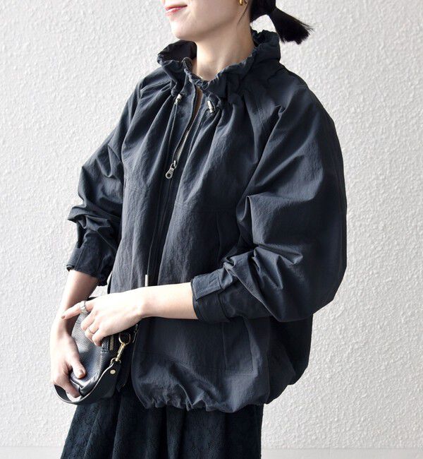 SHIPS any「《予約》SHIPS any:〈洗濯機可能〉ナイロン タスラン ギャザー スタンドカラー ブルゾン」|ブルゾン・スタジャン|