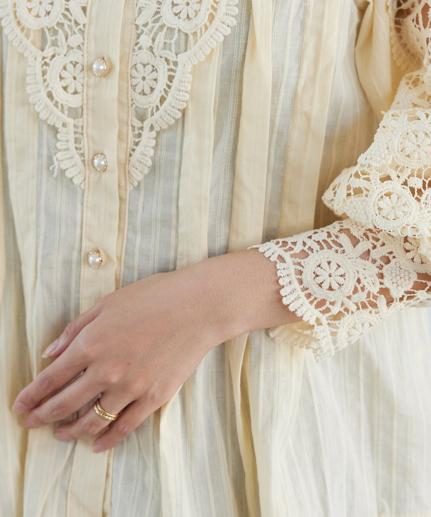 VIS「【WEB限定】ハイネックレースブラウス」|シャツ・ブラウス|