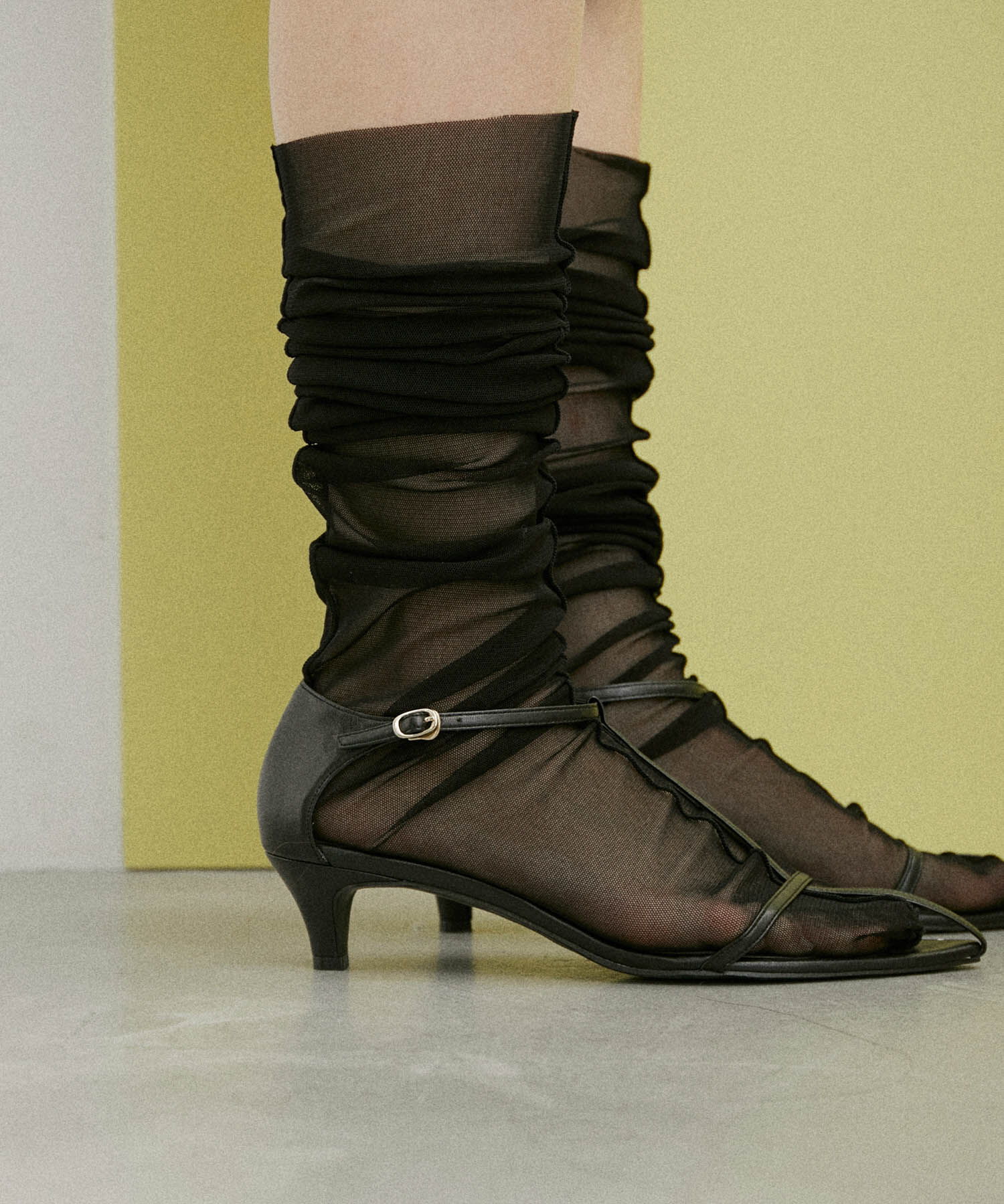 ADAM ET ROPE'「チュールシアーロングルーズソックス」|ソックス|ブラック(01)