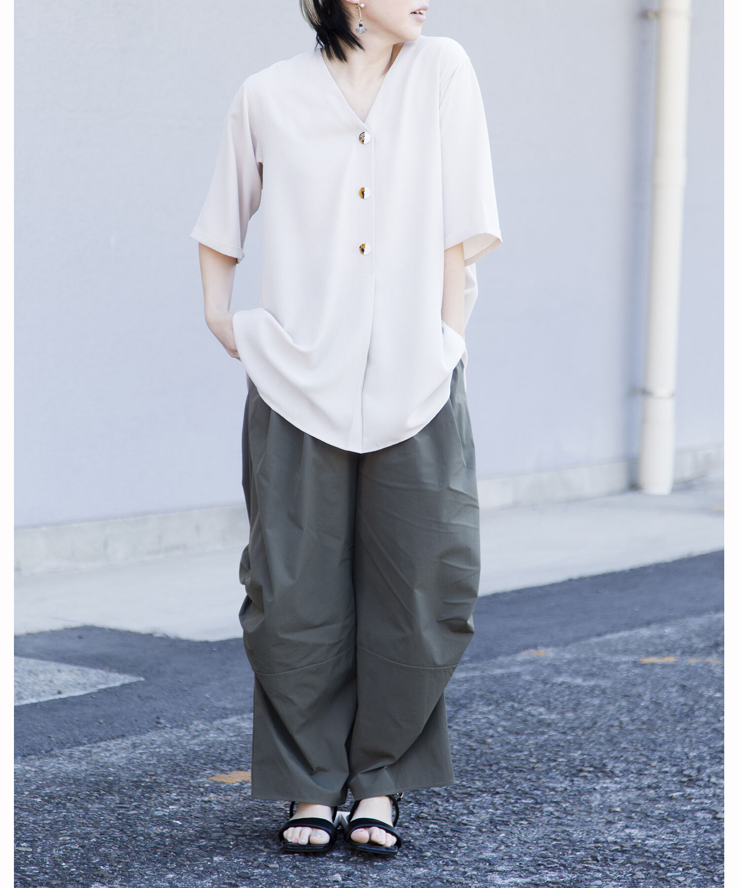  「【WEB限定アイテム】ﾊﾞｯｸﾀｯｸﾌﾞﾗｳｽ」|シャツ・ブラウス|