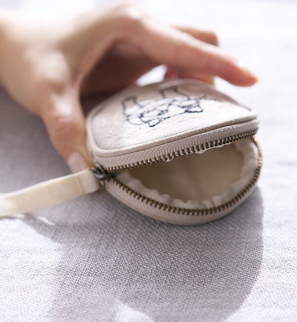 collex「【＋HAyU fabric】サークルポーチ 猫 刺繍」|ポーチ|