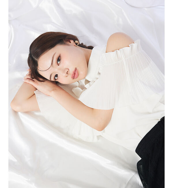 SELFIST「ショルダーオープンプリーツブラウス」|シャツ・ブラウス|オフホワイト