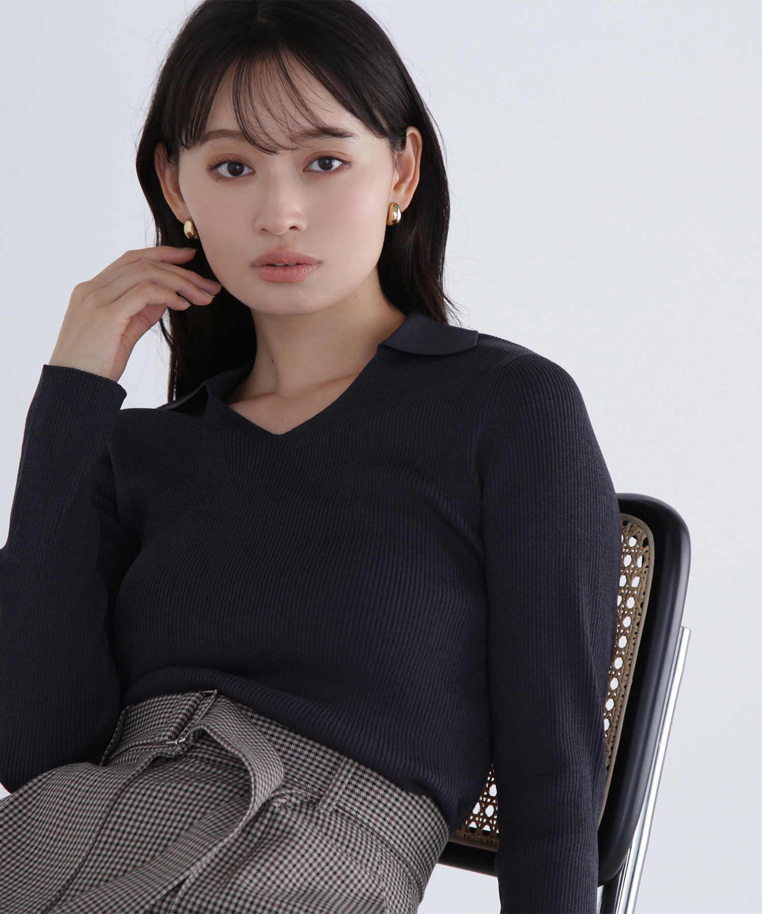  「ポロカラーVネックリブニット」|ニット・セーター|チャコール1