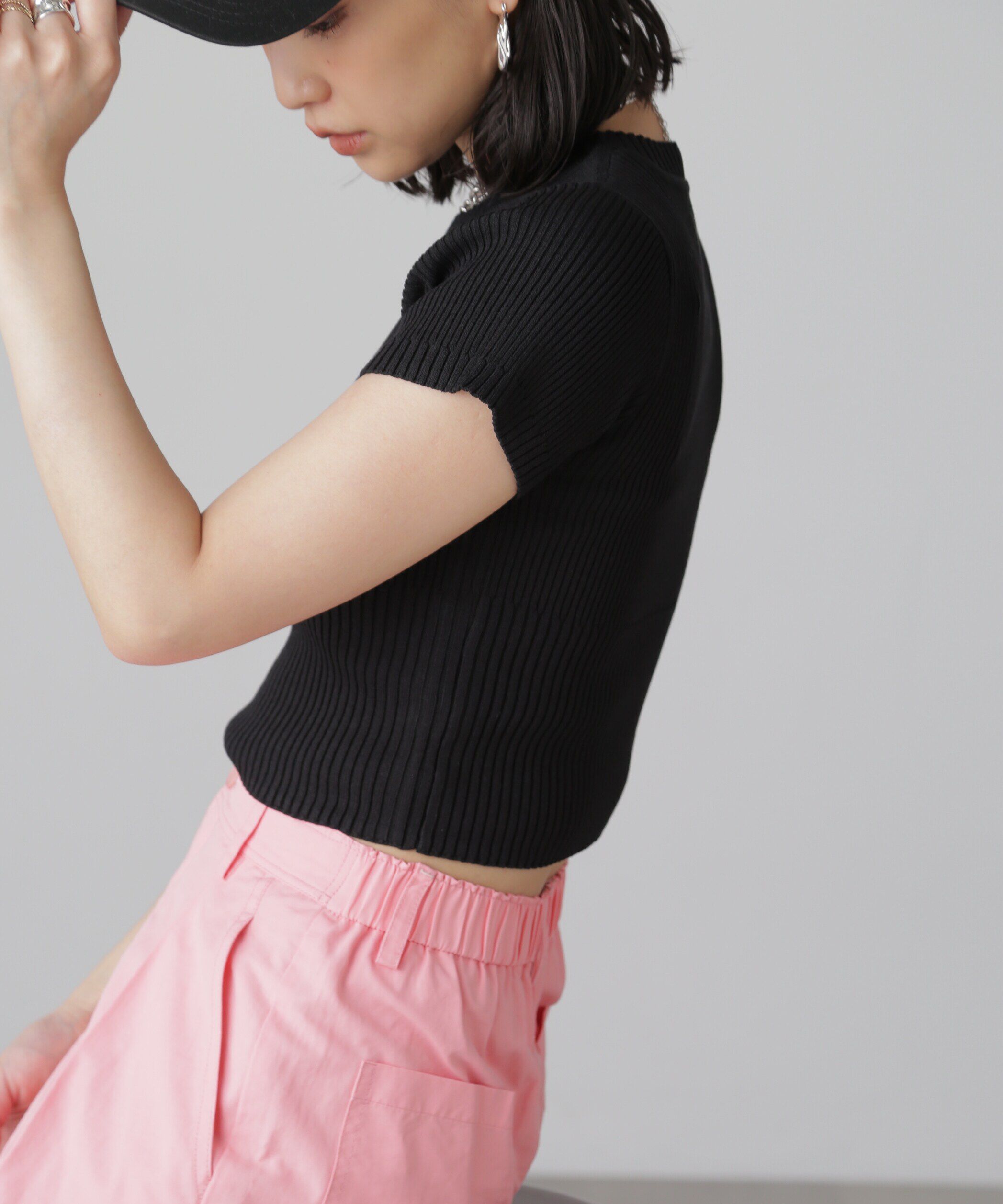  「ショート丈クルーネックリブニット」|ニット・セーター|ブラック