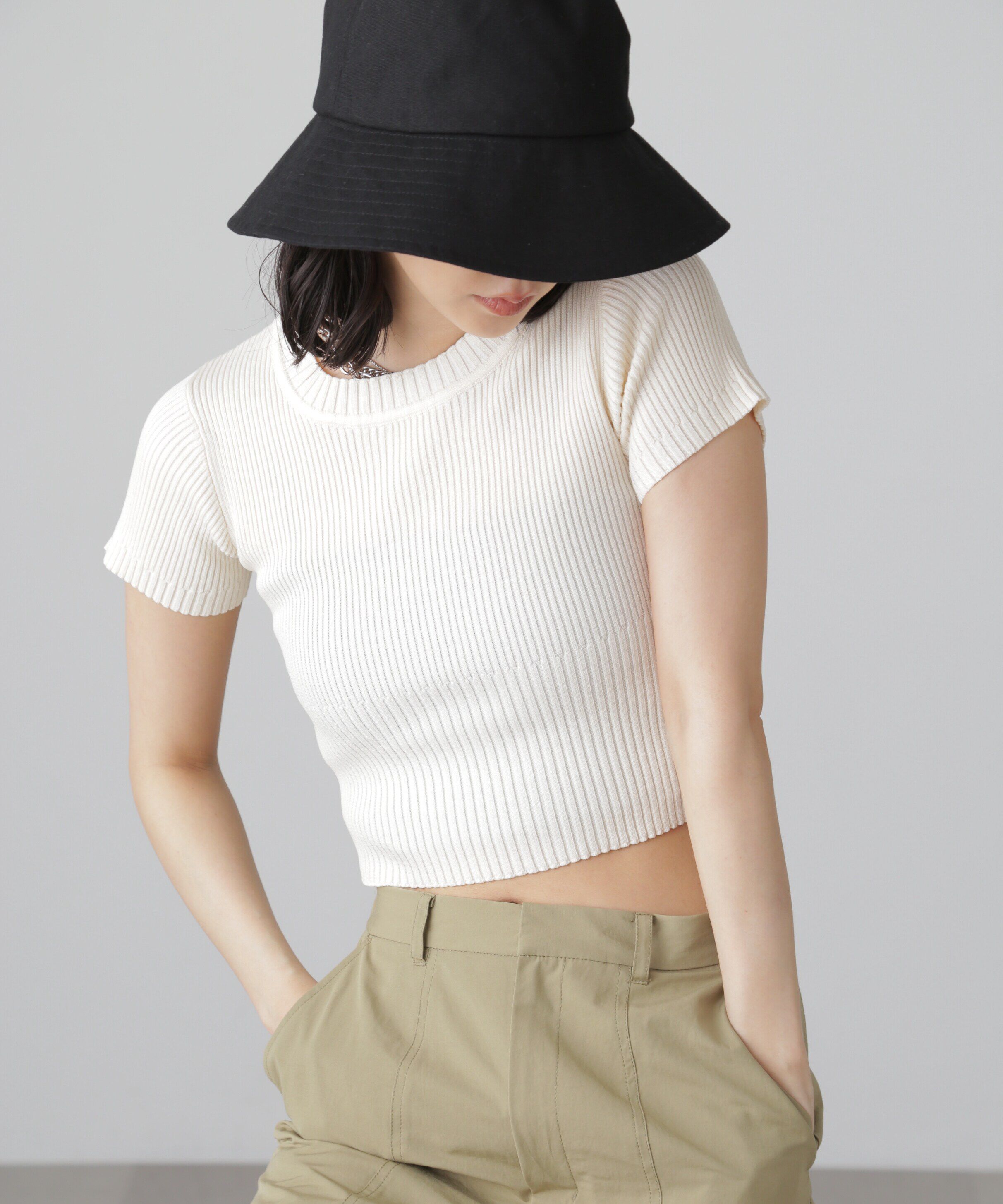  「ショート丈クルーネックリブニット」|ニット・セーター|