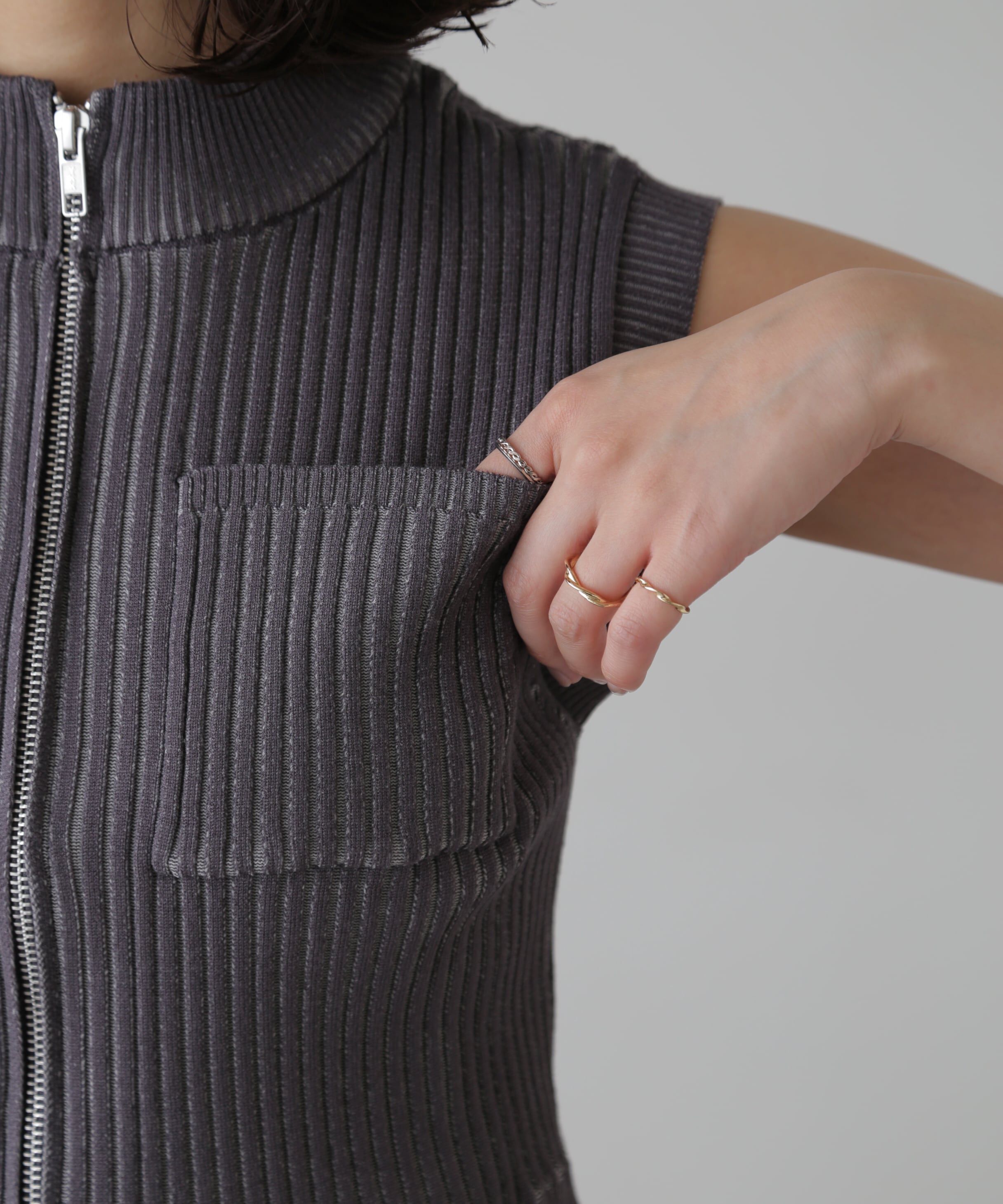  「バイカースタンド配色リブニットベスト」|ニット・セーター|