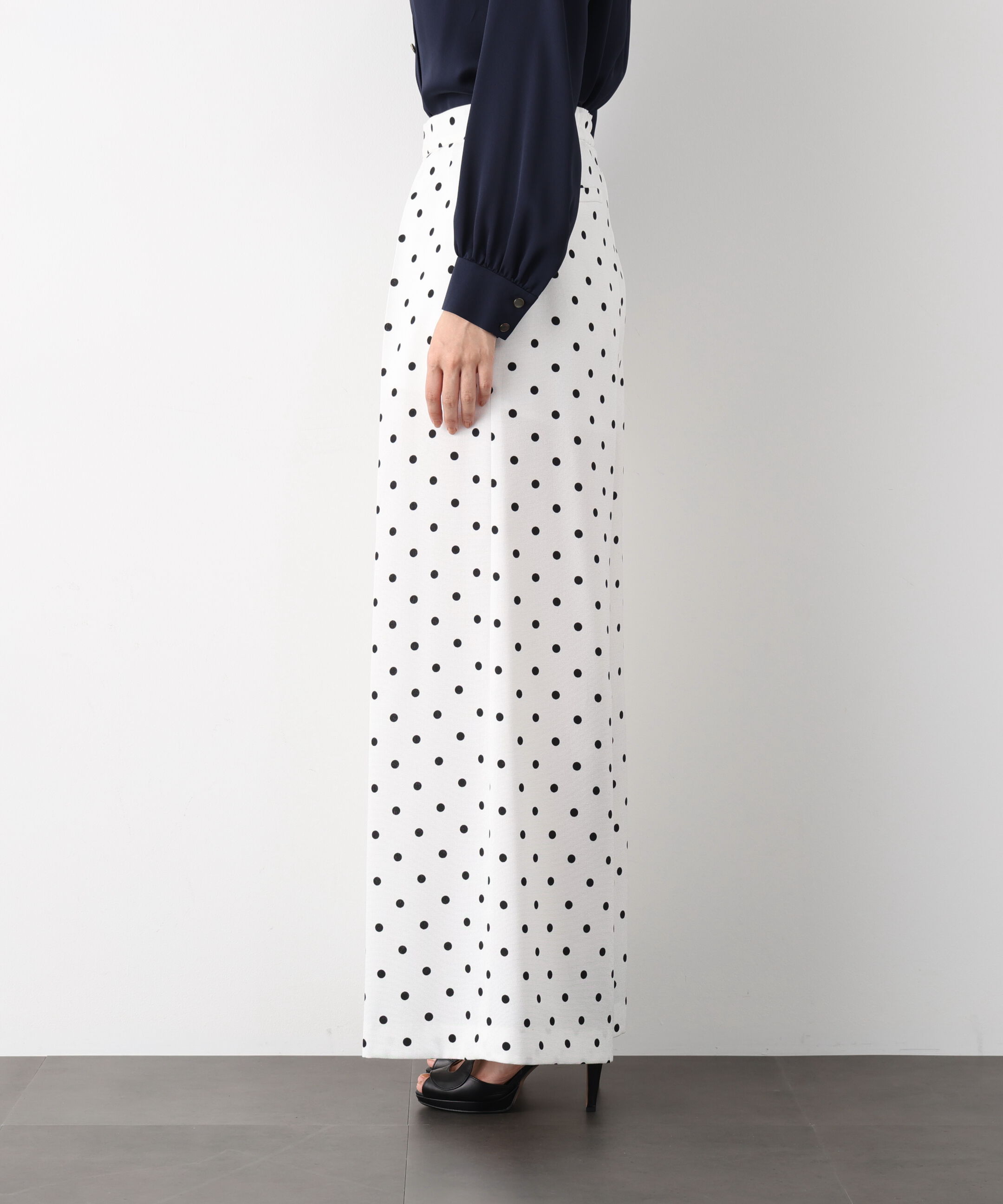  「タックプリーツフレアパンツ」|その他|