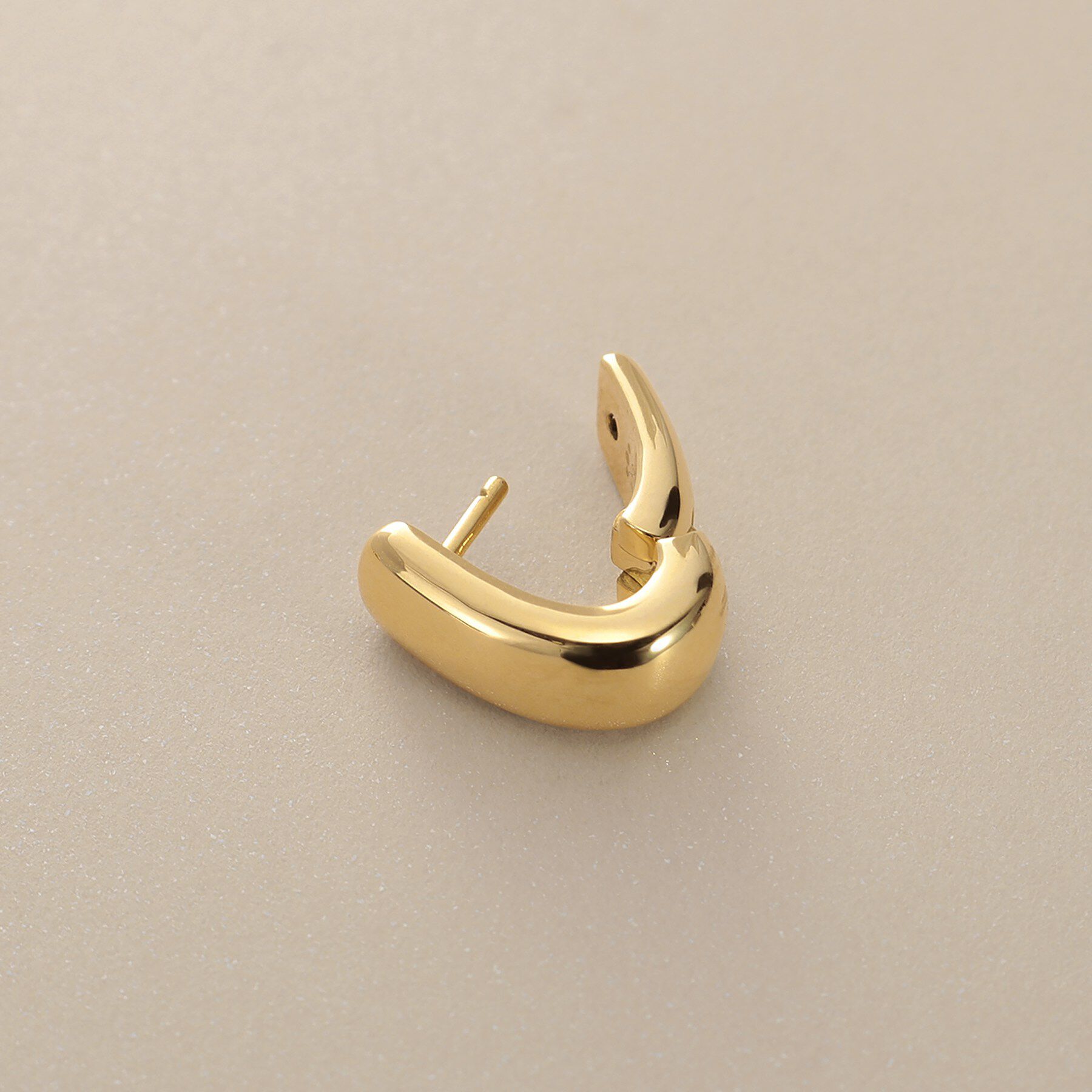 COCOSHNIK「K18中空甲丸 中折れピアス」|ピアス|