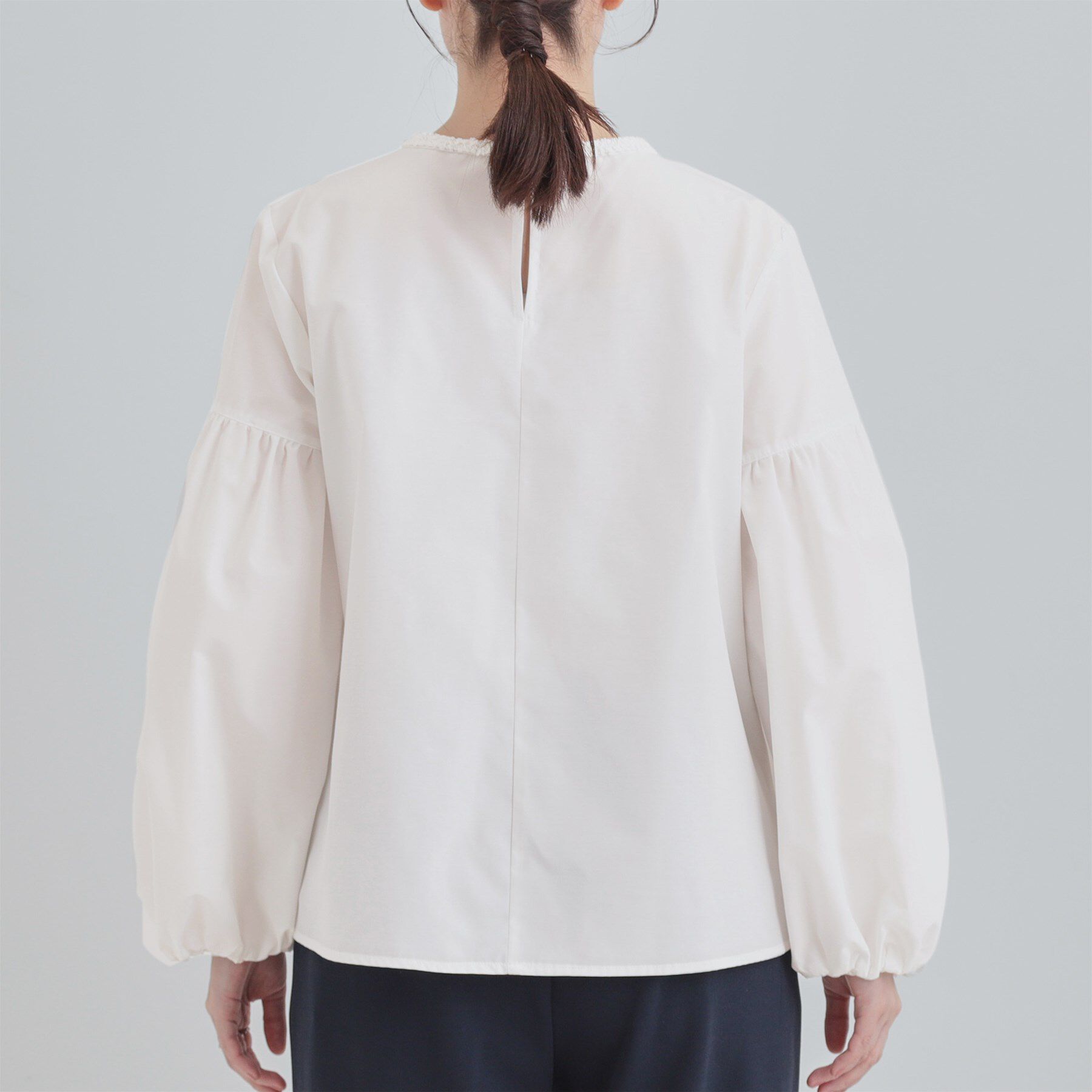 SHOO･LA･RUE「【洗濯機可/S-LL】ジレスタイルに ぽわん袖ブラウス」|シャツ・ブラウス|