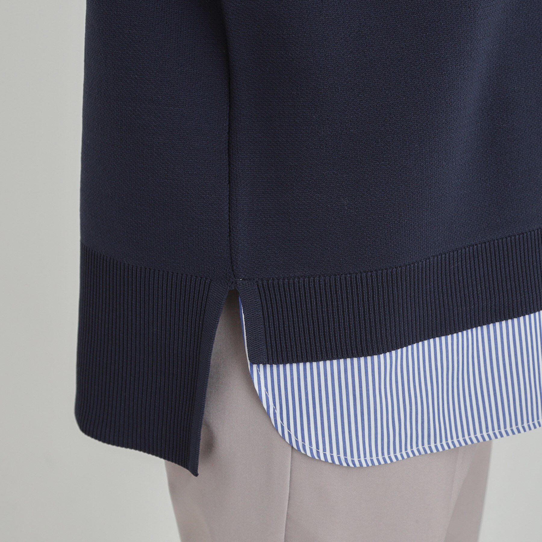 SHOO･LA･RUE「【洗濯機可/S-LL】さらに軽くなった スポンディッシュ裾フェイクトップス」|ニット・セーター|