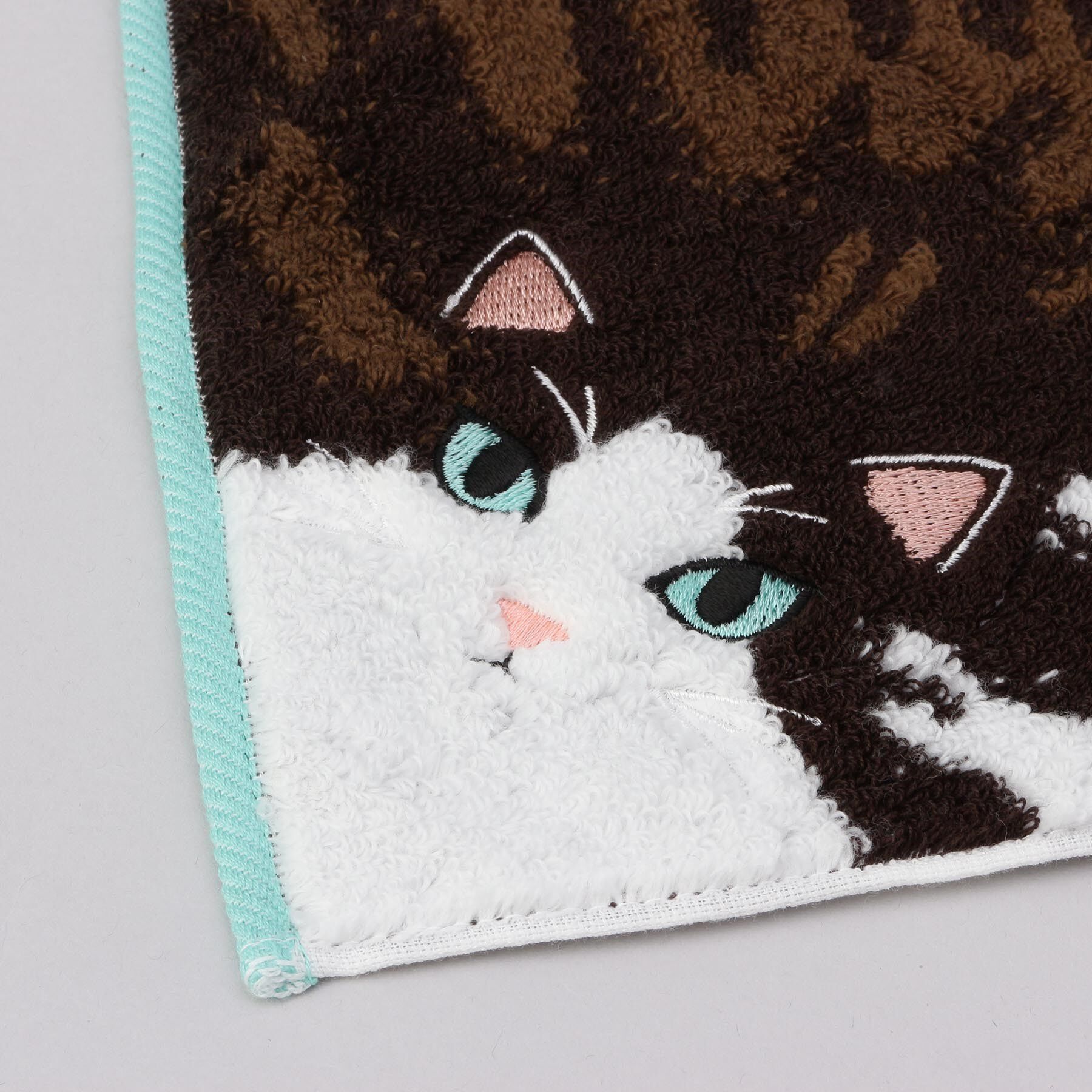 212 KITCHEN STORE「うちの子メイトはんかち ハチワレ ブラウンタビーホワイト」|ハンカチ|