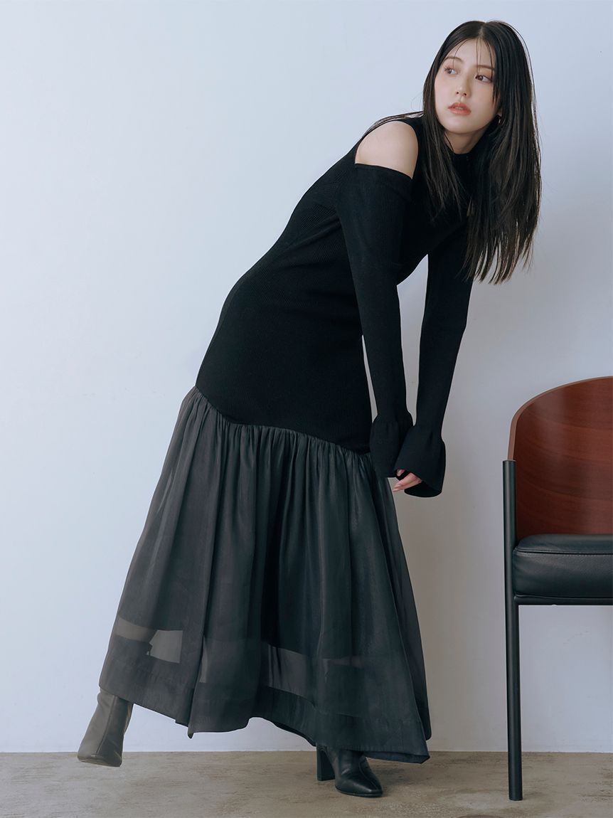 SNIDEL「Sustainableコールドショルダーニットワンピース」|ワンピース|BLK