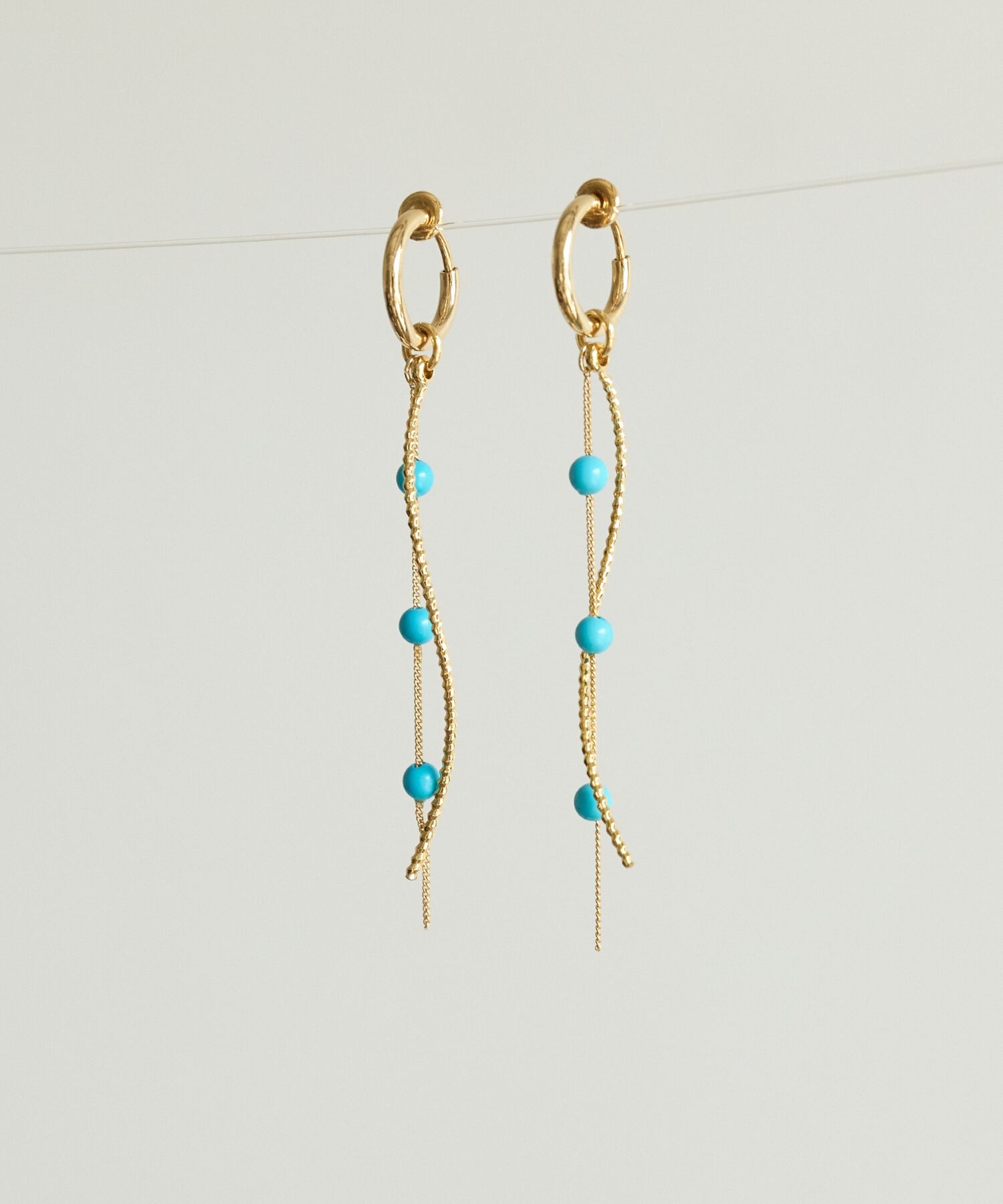 Phoebe「スキップターコイズ2ラインイヤリング」|イヤリング|ゴールド