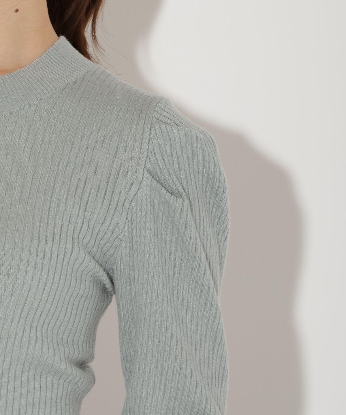 アンドクチュール「肩ギャザーハイネックリブニット」|ニット・セーター|