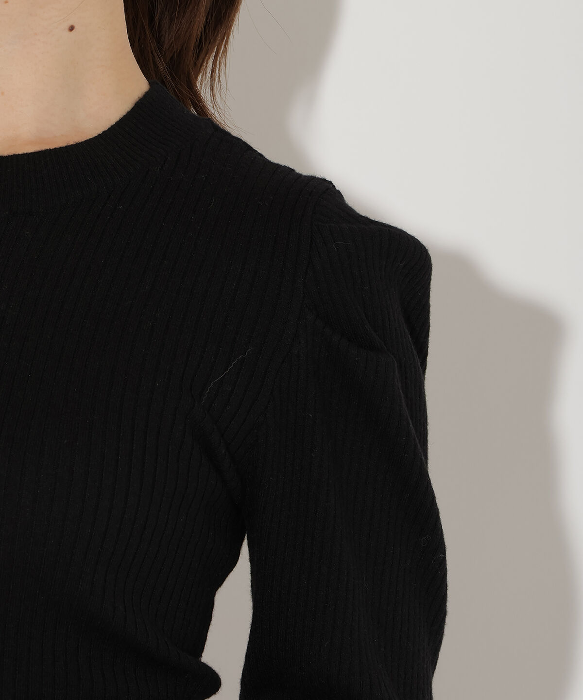 アンドクチュール「肩ギャザーハイネックリブニット」|ニット・セーター|