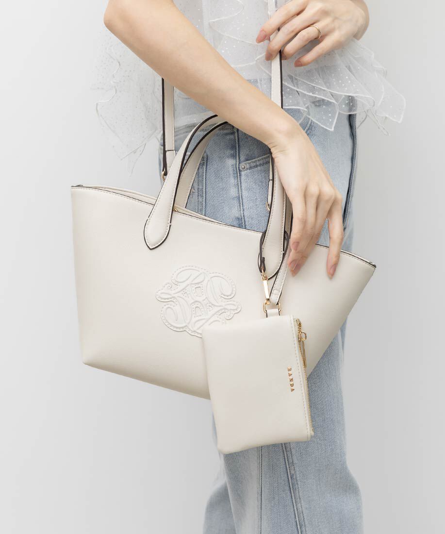  「2WAY ポーチ付きモノグラムエンボストートバッグ」|トートバッグ|アイボリー
