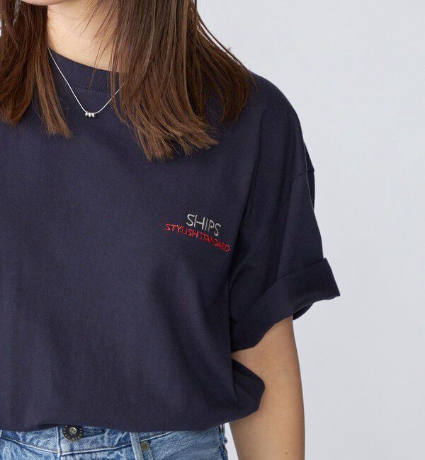 SHIPS「【WEB限定】SHIPS: STYLISH STANDARD ロゴ 刺繍 Tシャツ」|Tシャツ・カットソー|ネイビー