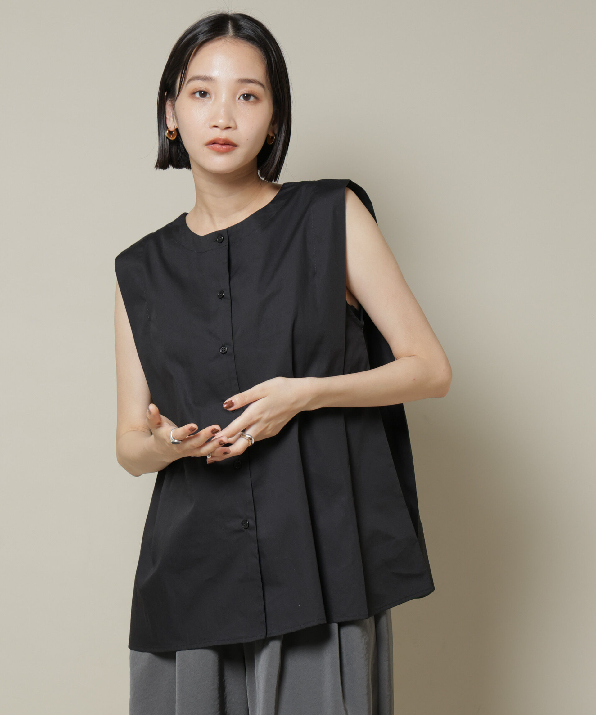 nano･universe「前後2wayブロードボタンデザインノースリーブブラウス」|シャツ・ブラウス|