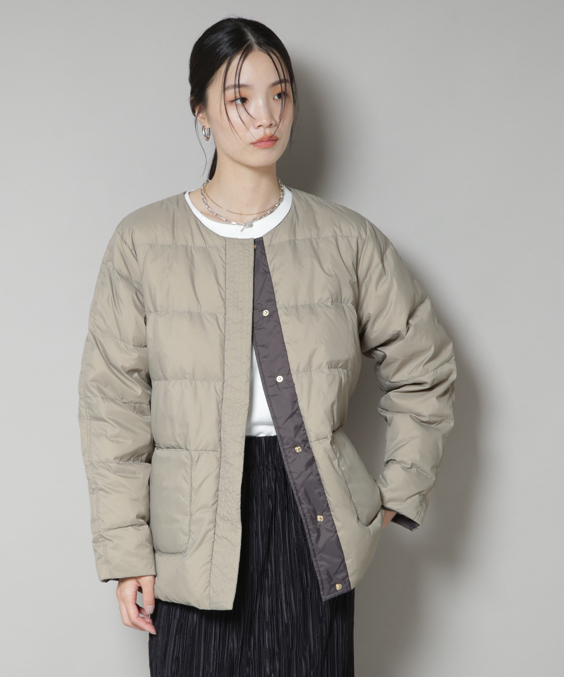 nano･universe「撥水加工ライトダウン リバーシブルノーカラージャケット」|ダウン|オリーブ