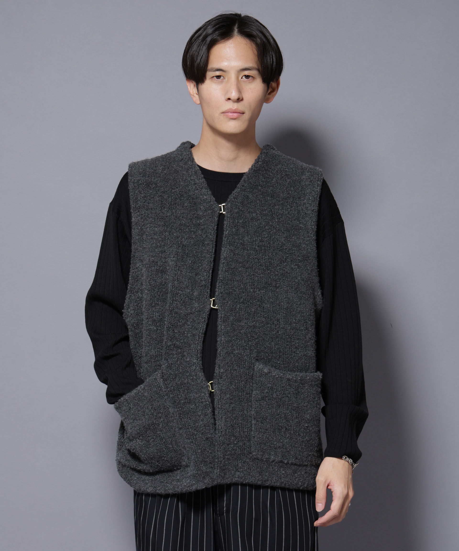 nano･universe「W/Acパイル オルタナティブベスト」|ニット・セーター|チャコール3