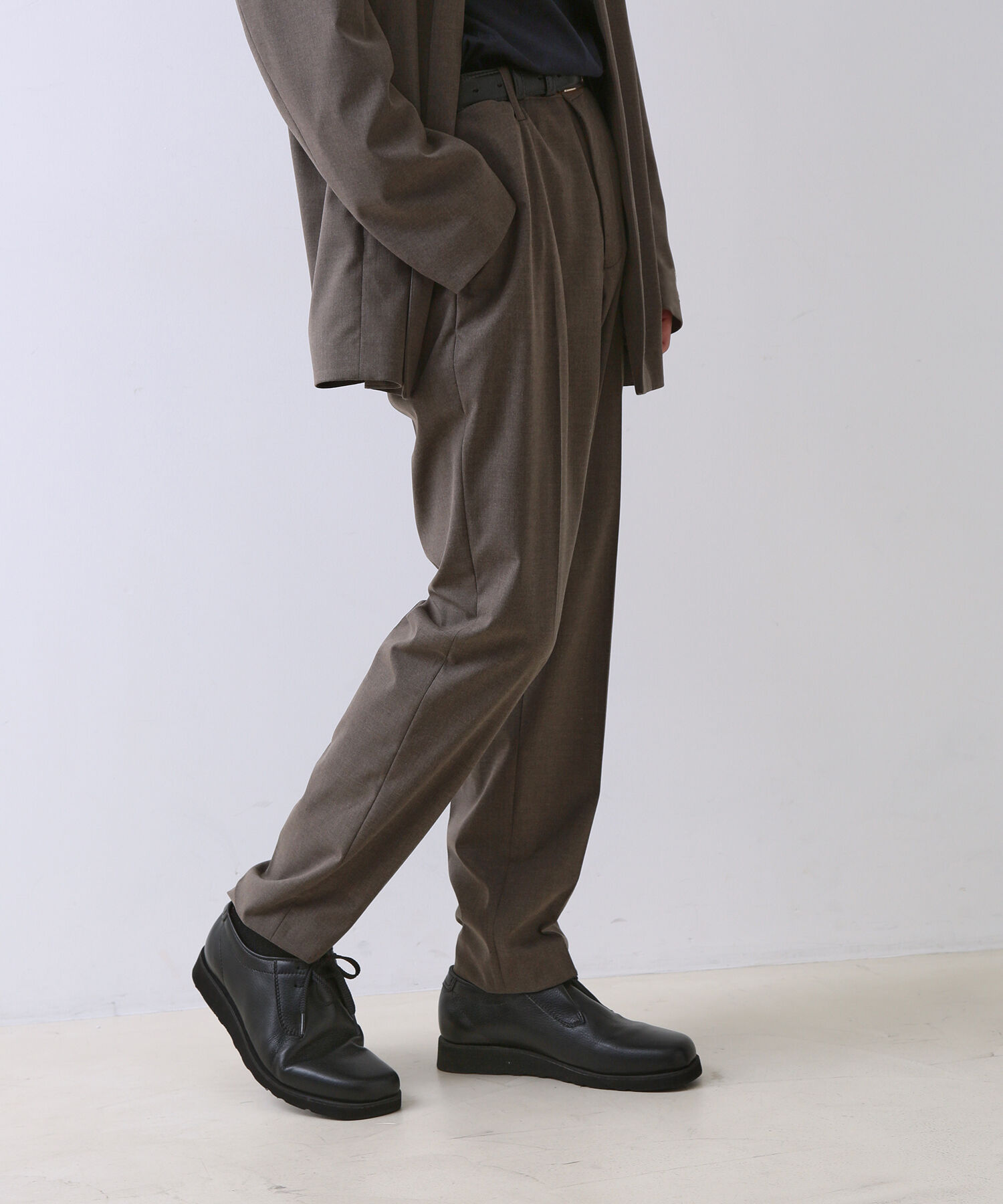 ADAM ET ROPE'「【Chambrer】スリムテーパード センタープレス スラックス / セットアップ対応」|スラックス|