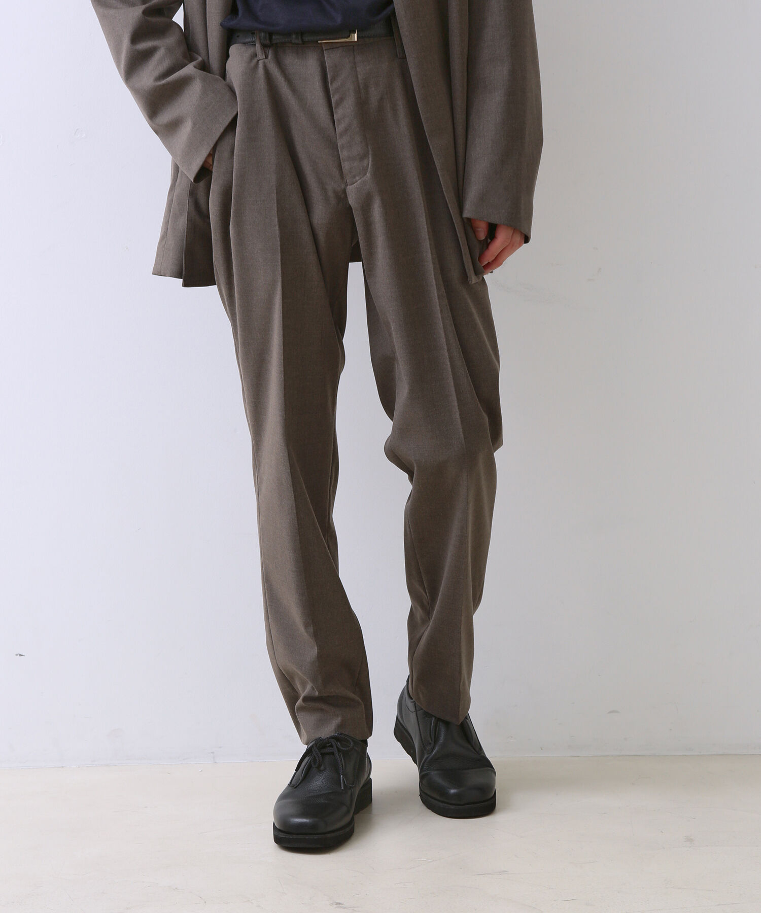 ADAM ET ROPE'「【Chambrer】スリムテーパード センタープレス スラックス / セットアップ対応」|スラックス|グレー系(09)