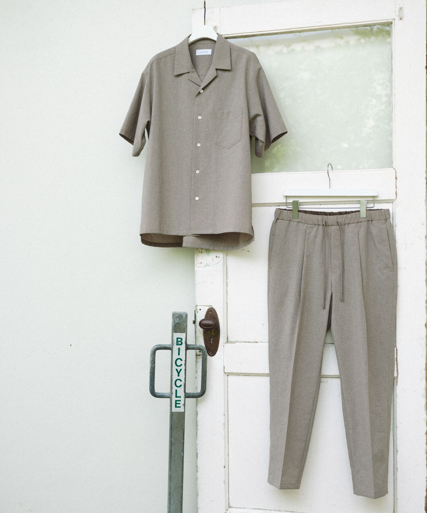 ADAM ET ROPE'「2点セット【RIRANCHA / リランチェ】セットアップ / オープンカラーシャツ&イージーパンツ / イージーケア 」|スーツ|