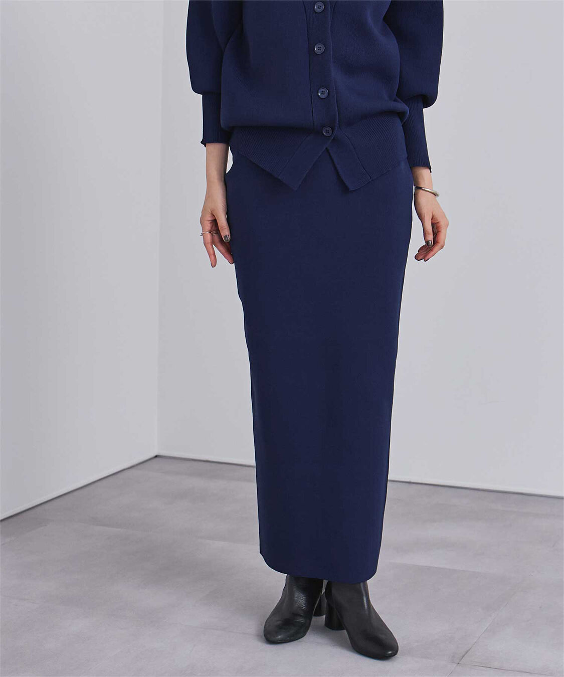 ur's「スポンディッシュ美シルエットニットタイトスカート」|スカート|ネイビー