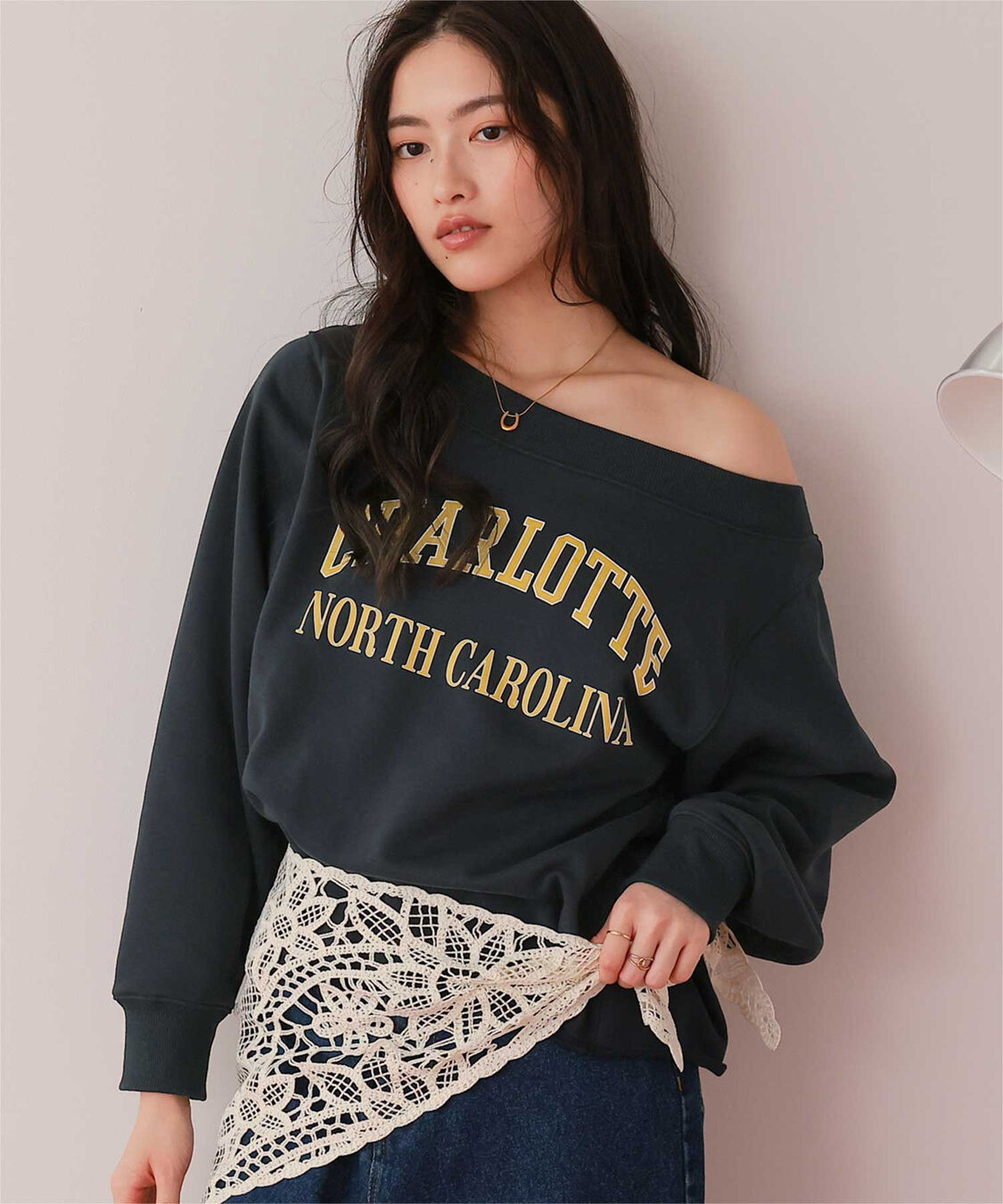 titivate「オフショルダースウェットプルオーバー」|スウェット・ジャージ|ネイビー