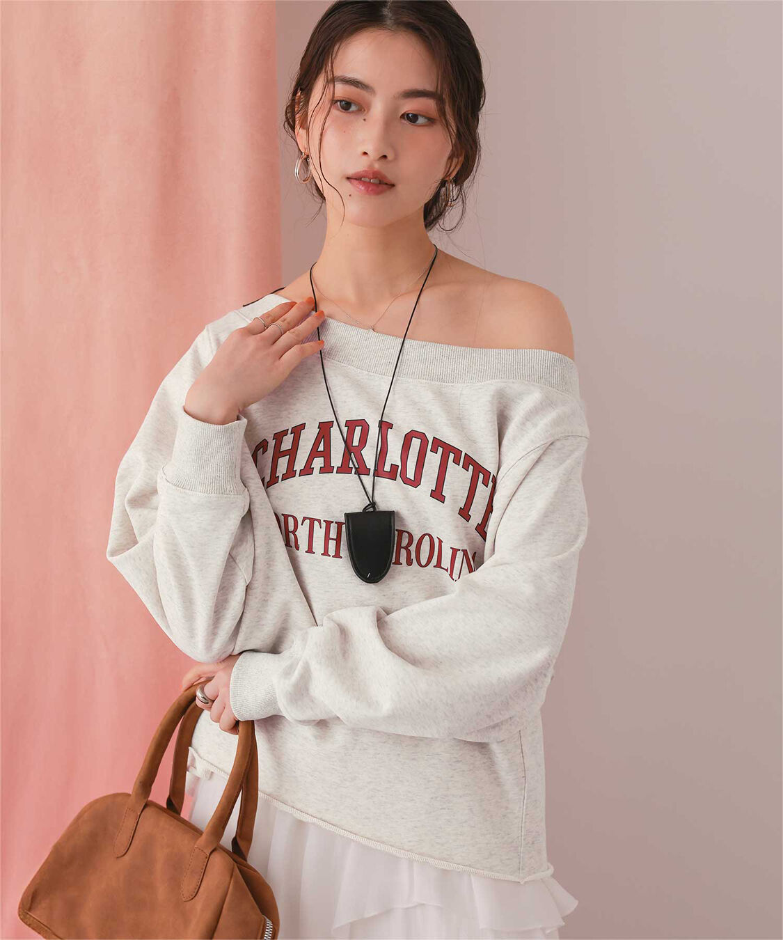 titivate「オフショルダースウェットプルオーバー」|スウェット・ジャージ|