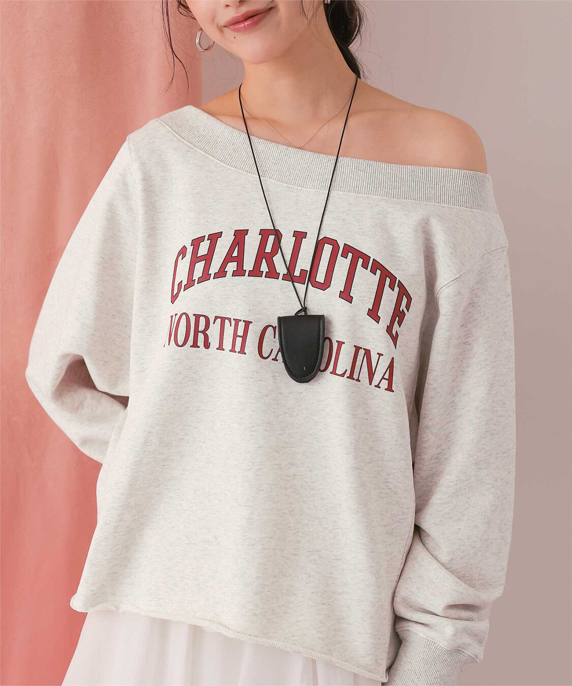 titivate「オフショルダースウェットプルオーバー」|スウェット・ジャージ|