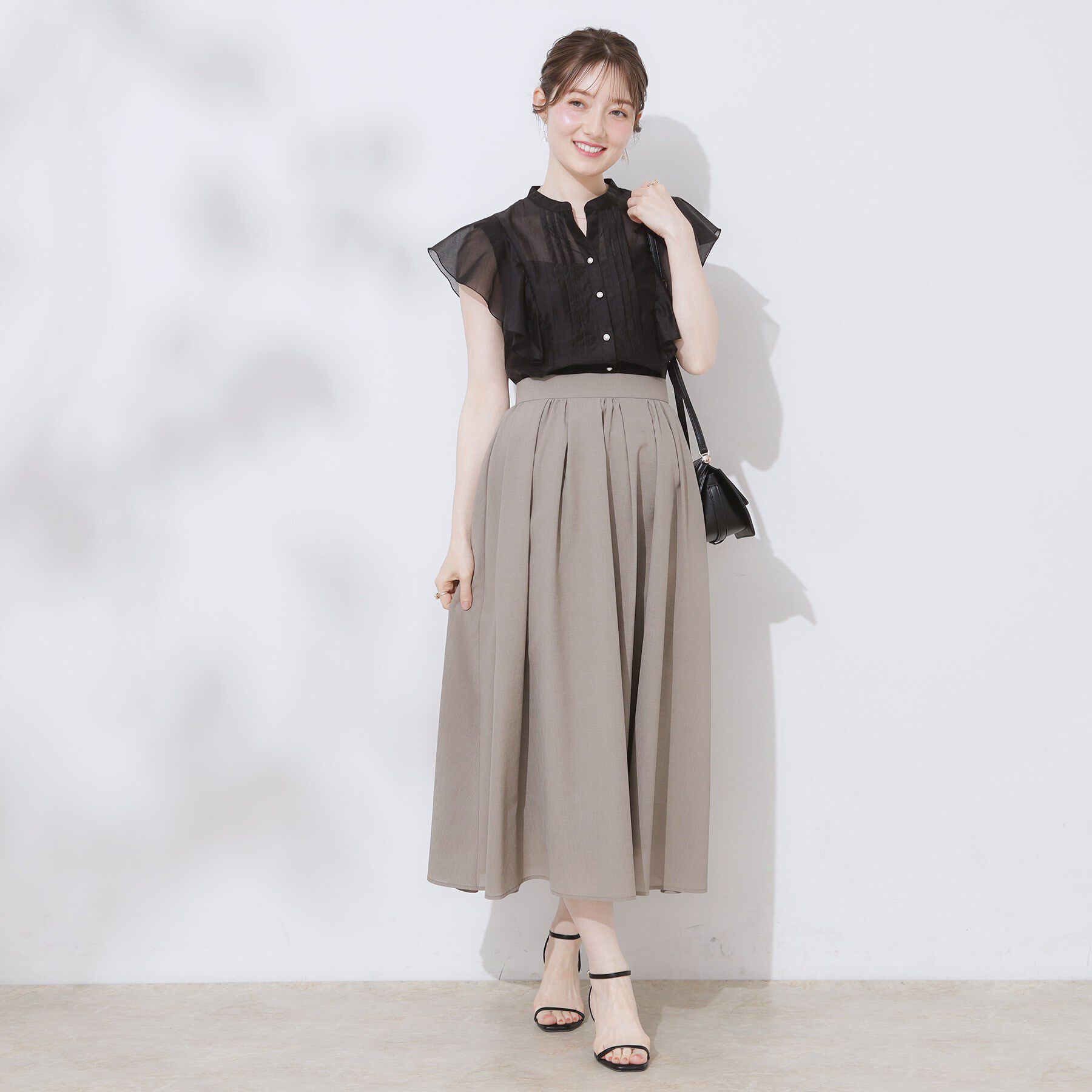 Couture broach「【洗える・オシャレな透け感】タックデザインフレア袖シアーブラウス」|シャツ・ブラウス|