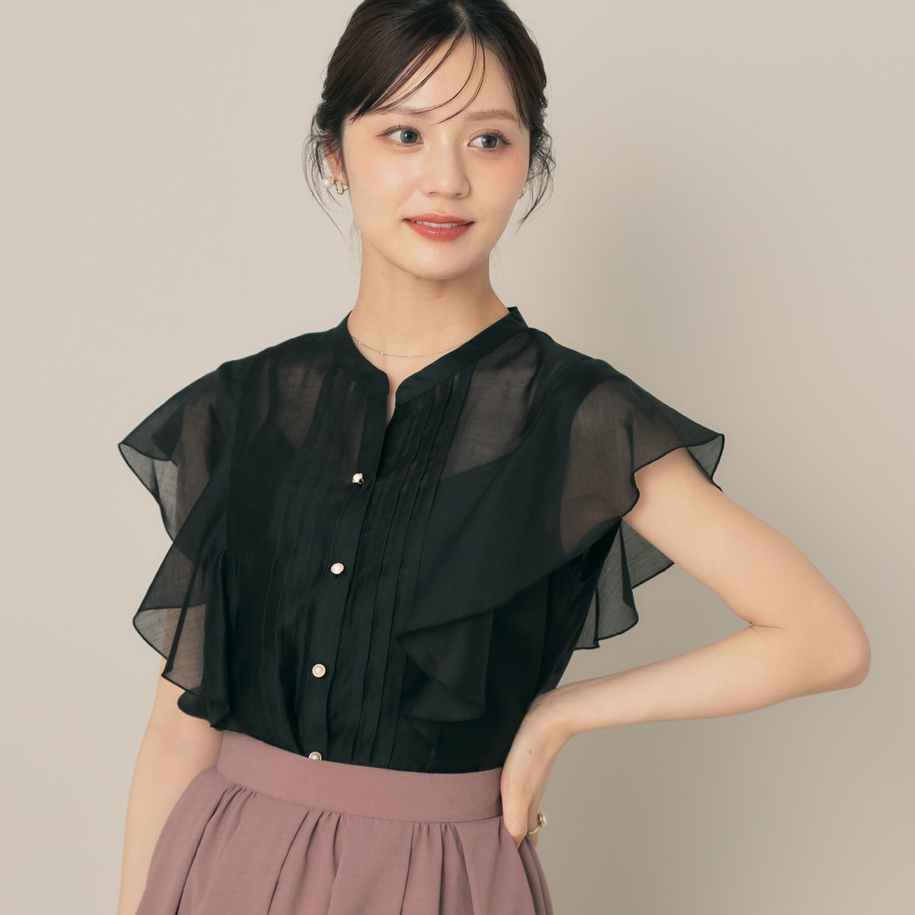 Couture broach「【洗える・オシャレな透け感】タックデザインフレア袖シアーブラウス」|シャツ・ブラウス|