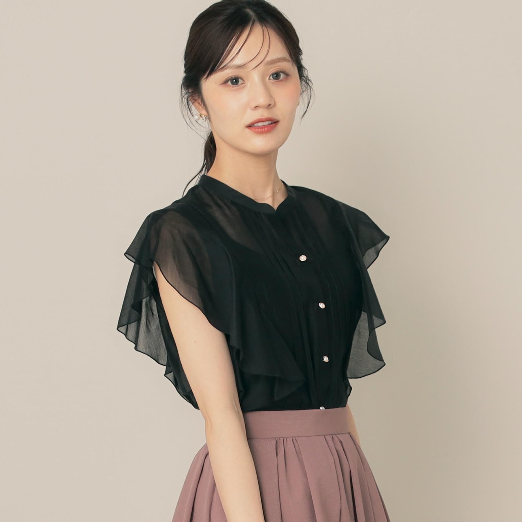 Couture broach「【洗える・オシャレな透け感】タックデザインフレア袖シアーブラウス」|シャツ・ブラウス|