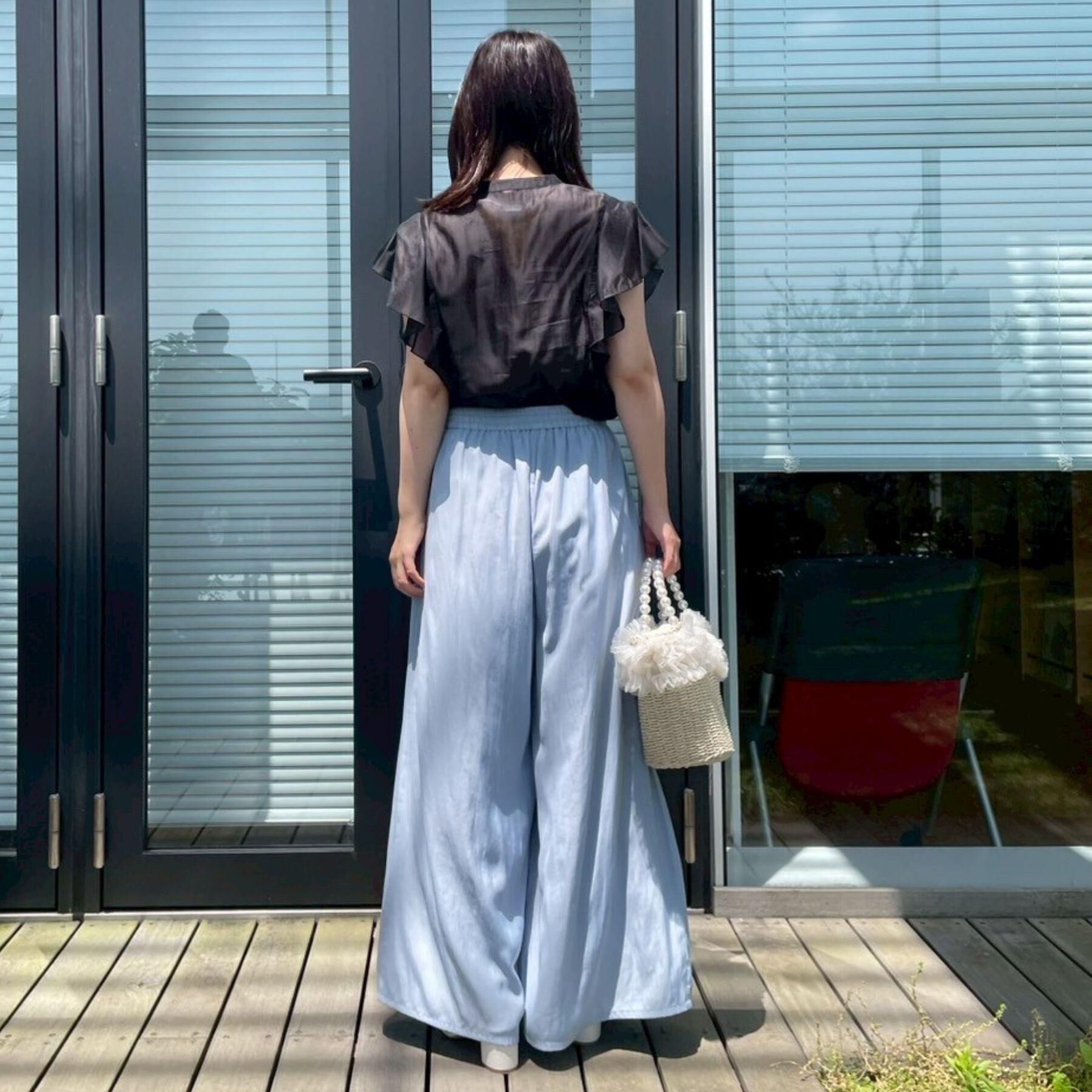 Couture broach「【洗える・オシャレな透け感】タックデザインフレア袖シアーブラウス」|シャツ・ブラウス|