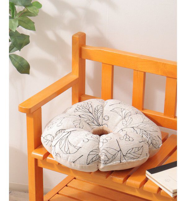 Lbc with Life「シェニール　花円座クッション」|クッション・クッションカバー|オフホワイト