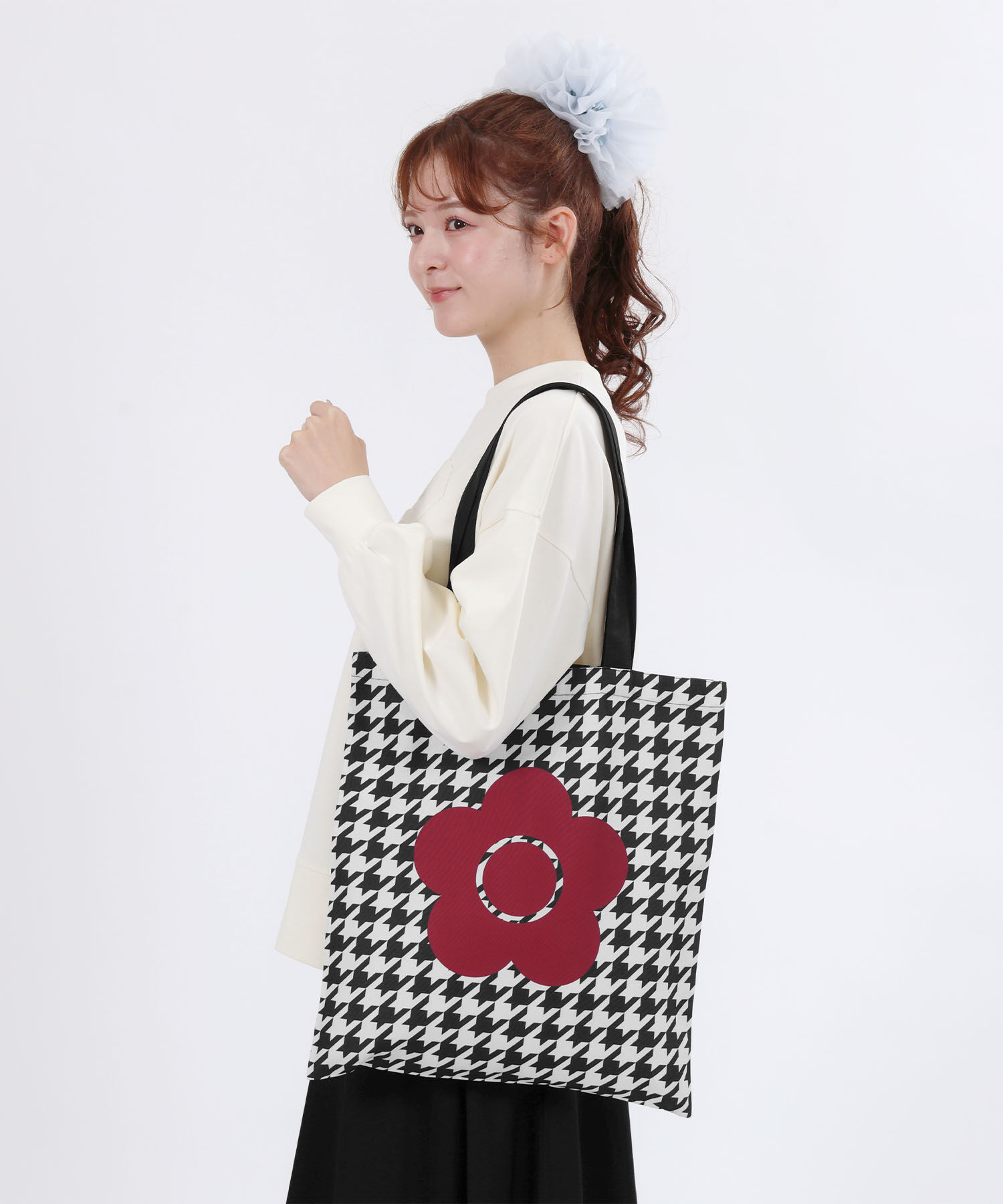 MARY QUANT「ポリキャンバスロゴ トート」|トートバッグ|ブラック&times;ホワイト