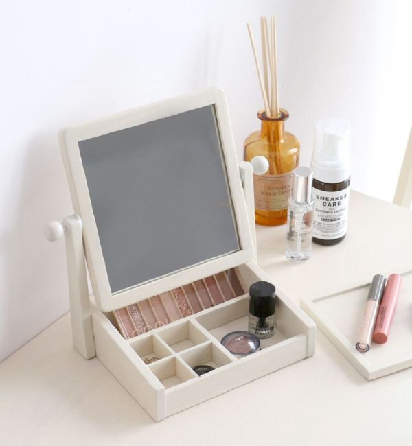 B-COMPANY「毎日の身支度を省スペースで　コスメミラー」|ミラー|