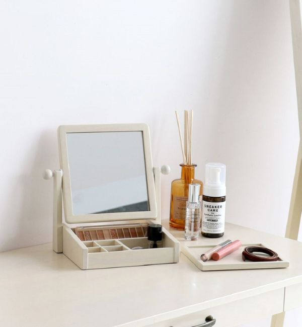 B-COMPANY「毎日の身支度を省スペースで　コスメミラー」|ミラー|