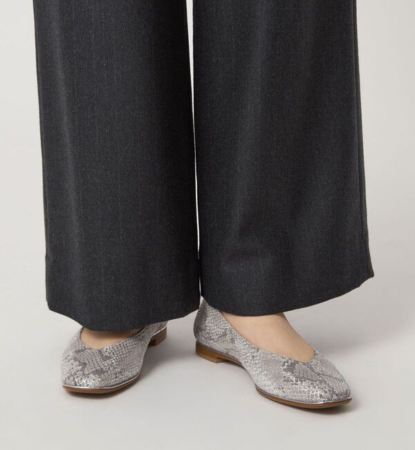 ODETTE E ODILE「ソフトVカット フラット15&darr;&uarr;」|パンプス|