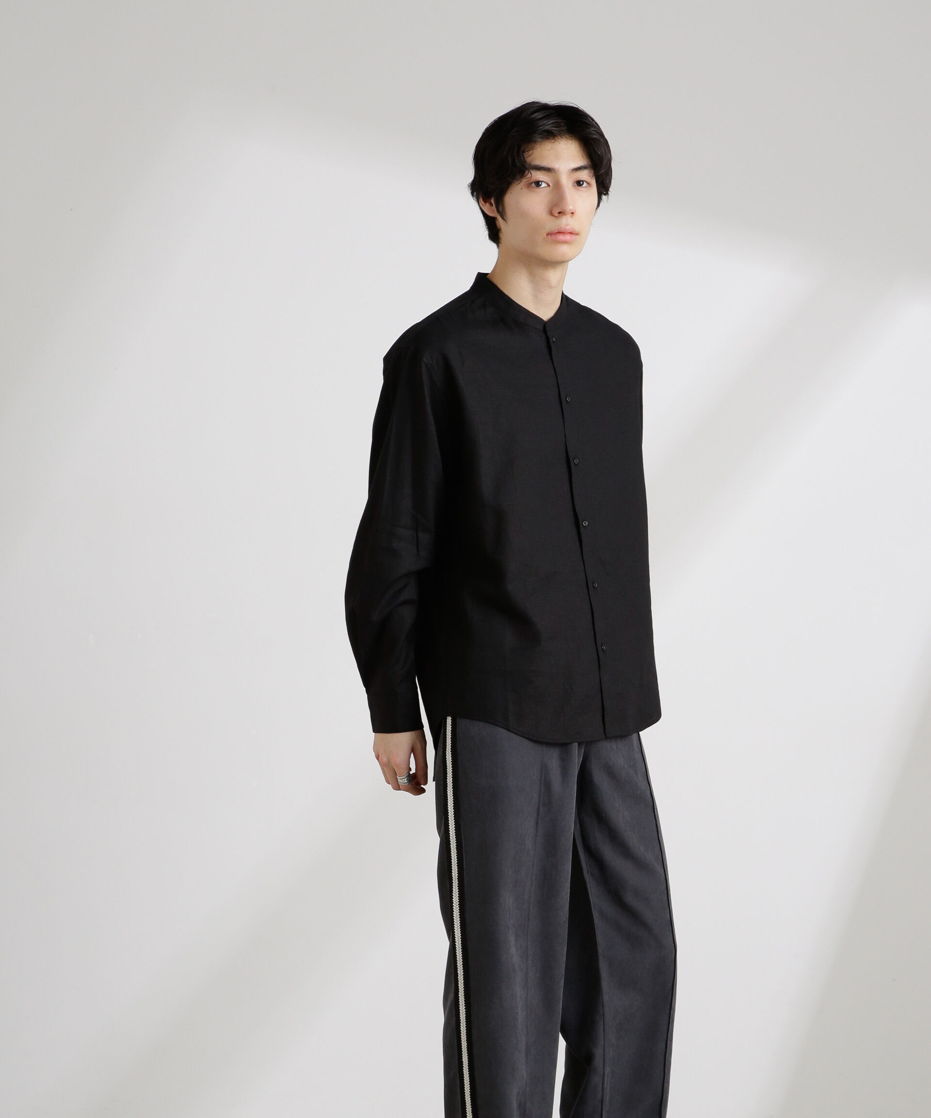 nano･universe「アンチスメルリネン バンドカラーシャツ 長袖」|シャツ・ブラウス|