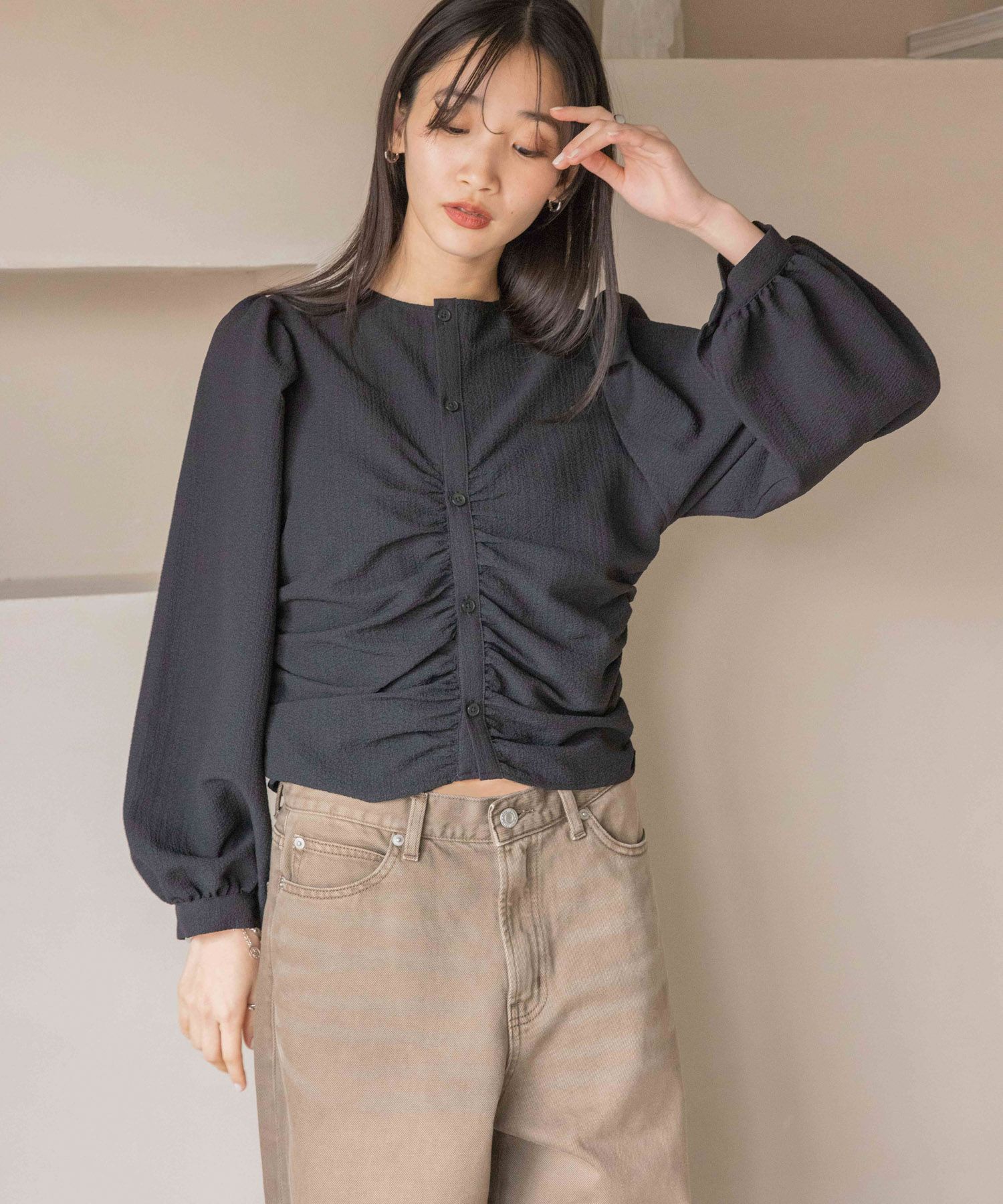 LOWRYS FARM「【前後着用可能】2WAYシャーリングブラウス」|シャツ・ブラウス|BLK